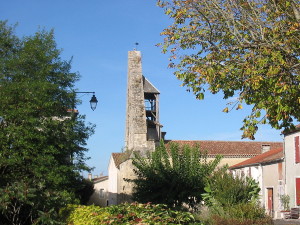 1200px-Moncrabeau_kirche