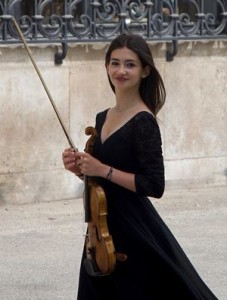 06_08_ChloeRoussev