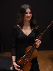 04_ChloeRoussev